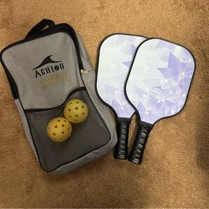 Achiou pickleball set.